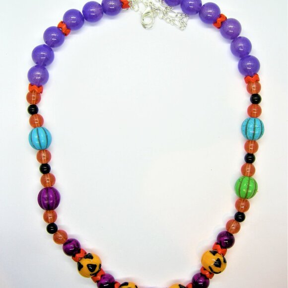 Pumpkins and pearls lampwork necklace - Picture 9 of 16